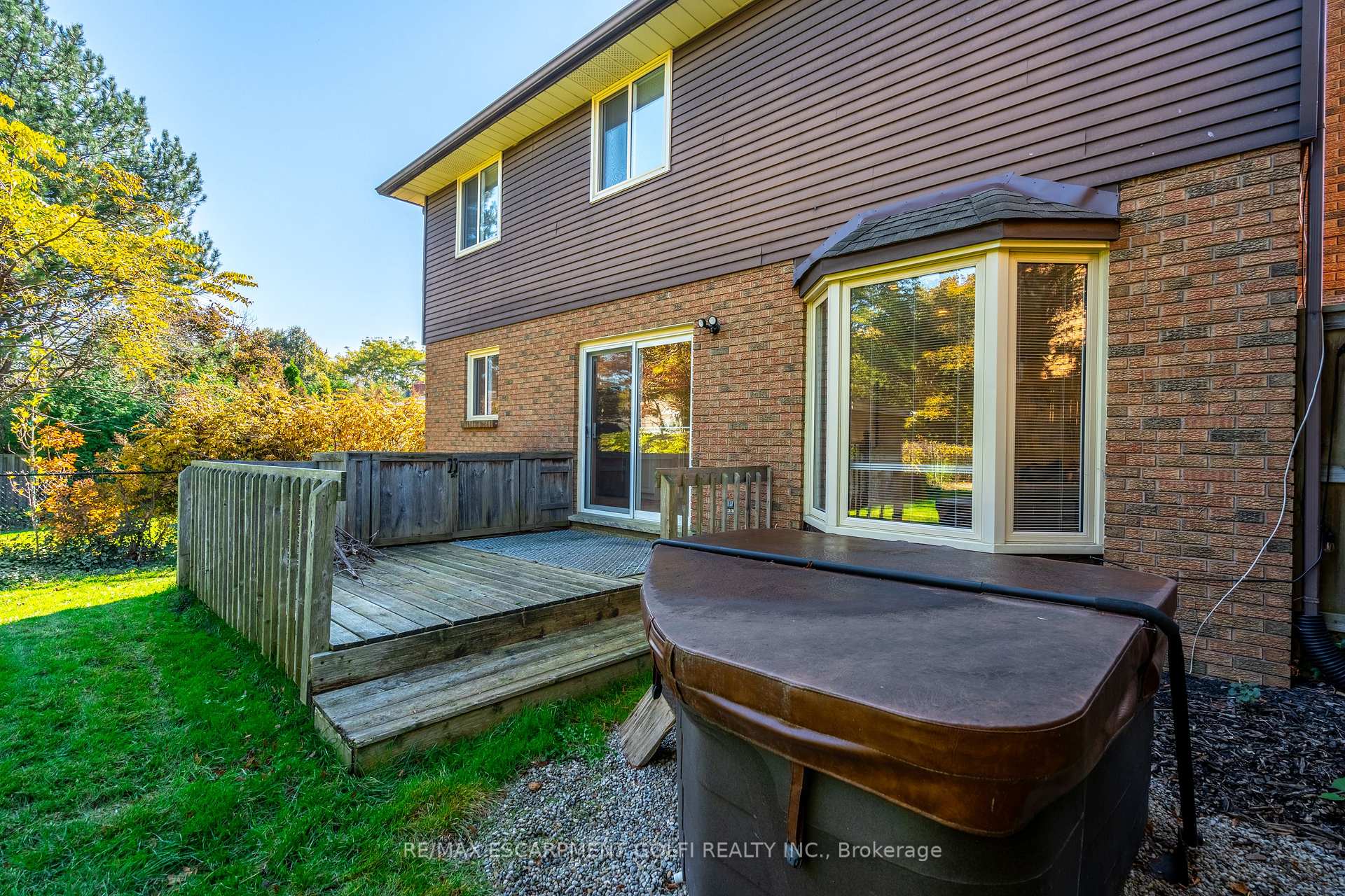 Photo 33 of 305 Woodland Drive, Hamilton, Ancaster — HOMEH