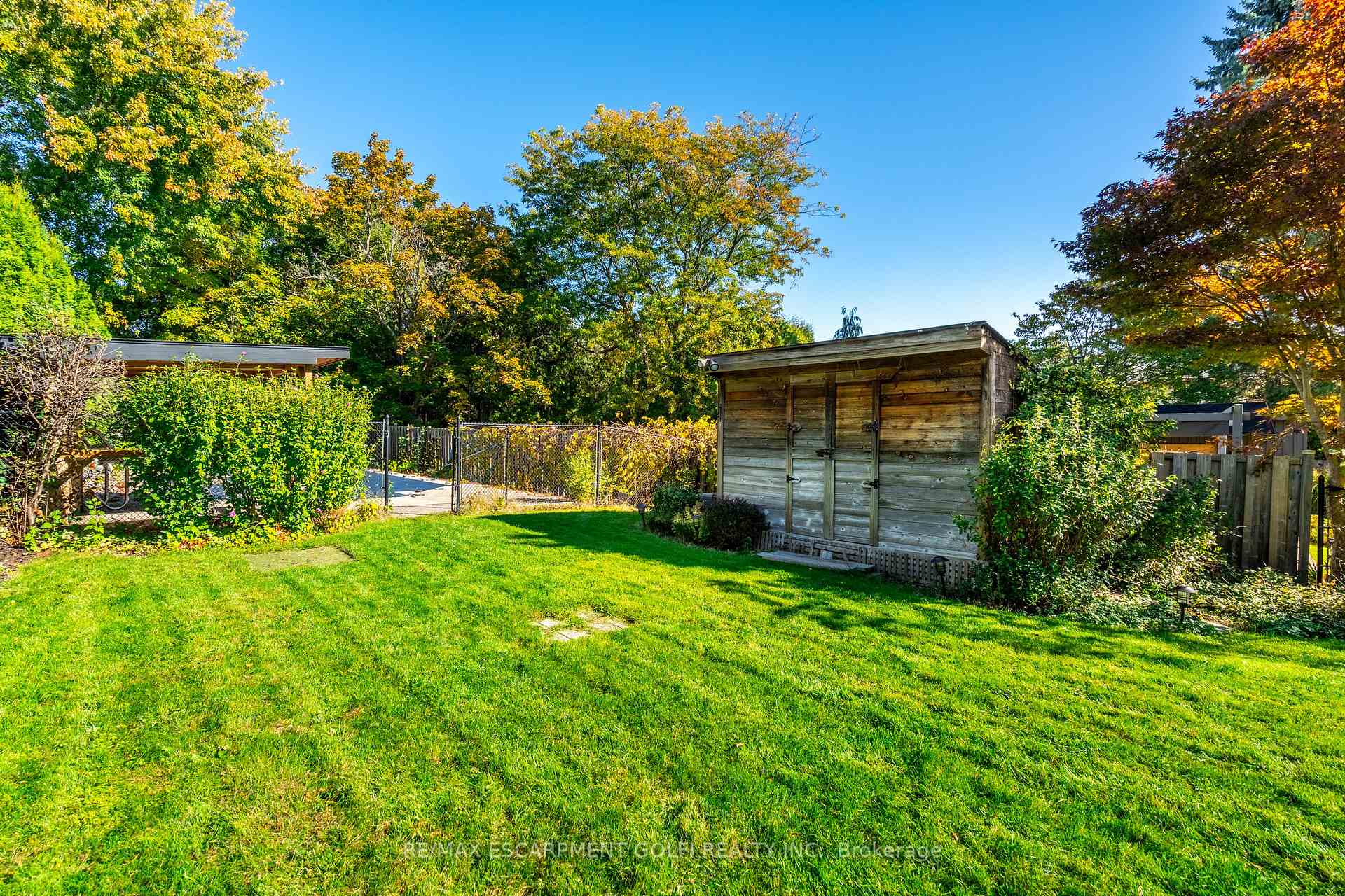 Photo 34 of 305 Woodland Drive, Hamilton, Ancaster — HOMEH