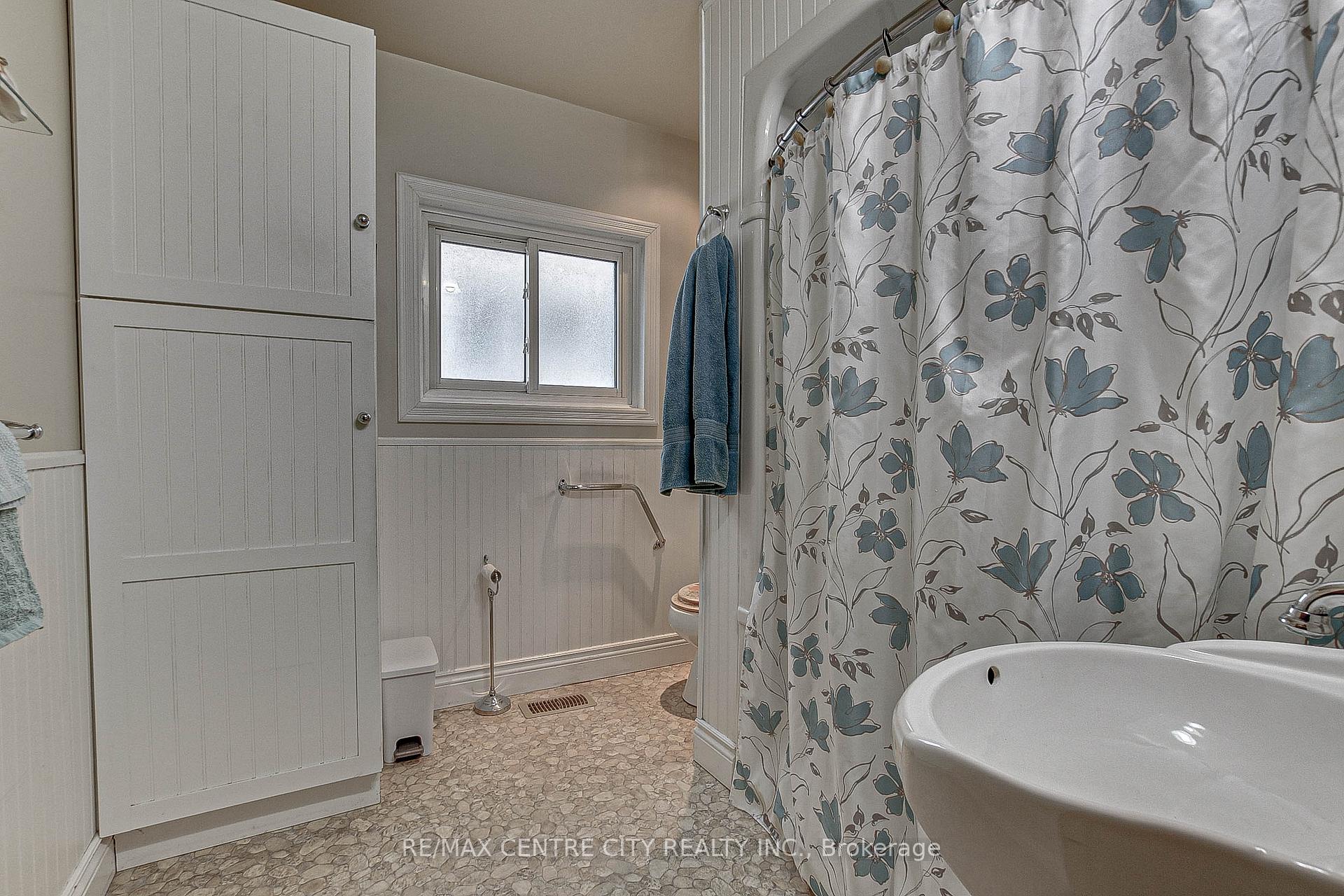 Photo 10 of 268 Wellington Street, St. Thomas — HOMEH