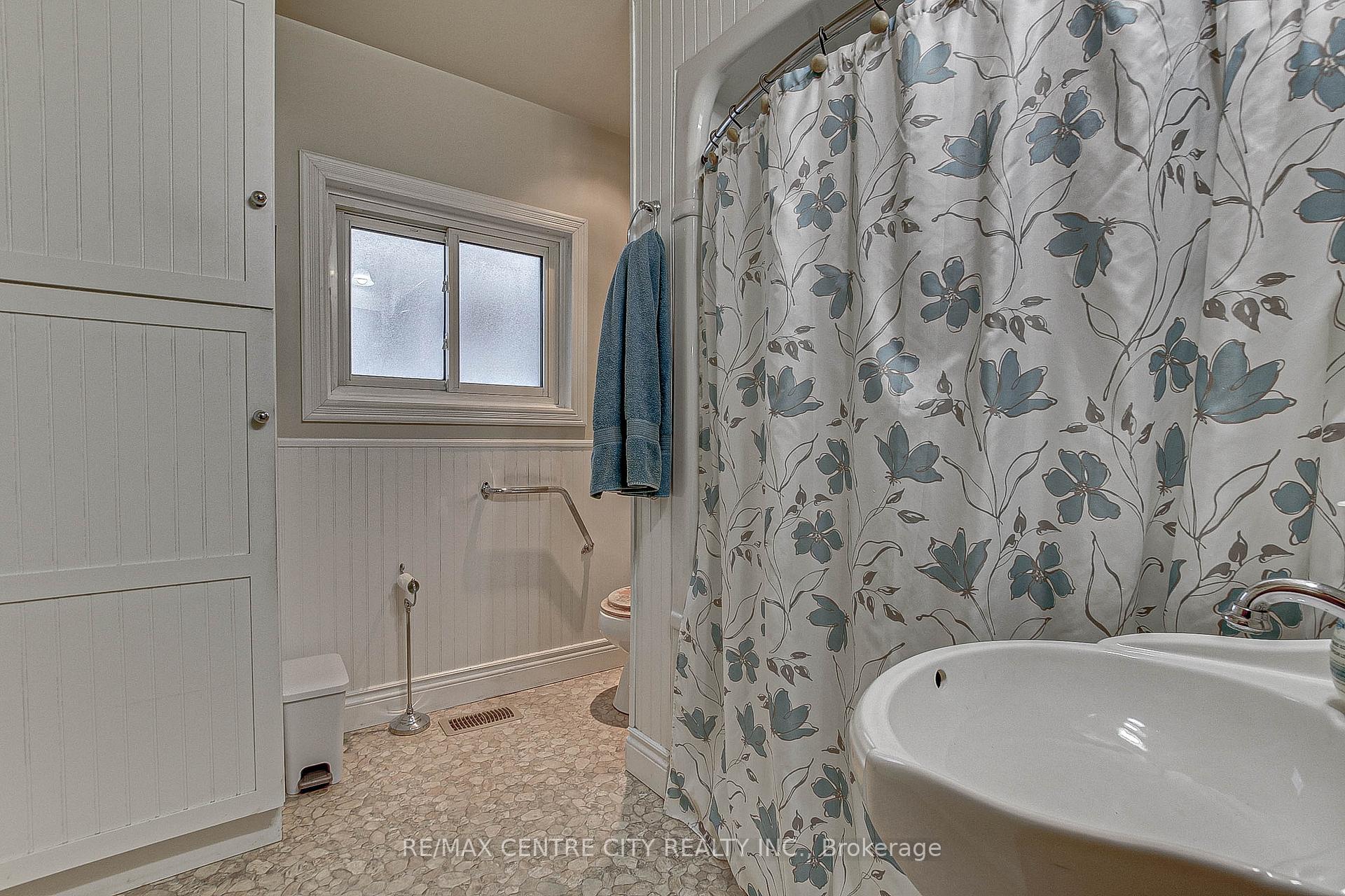 Photo 14 of 268 Wellington Street, St. Thomas — HOMEH
