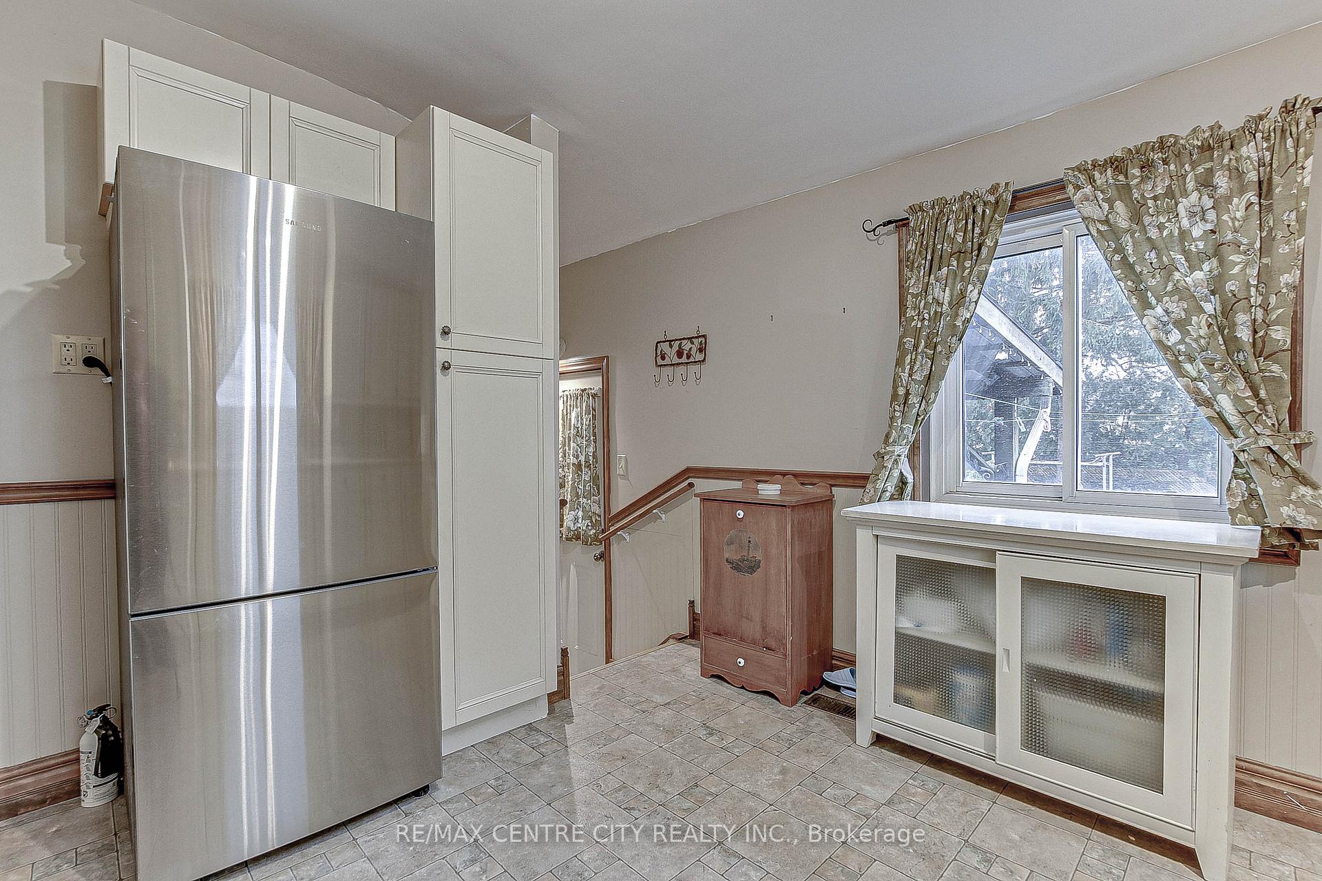 Photo 17 of 268 Wellington Street, St. Thomas — HOMEH