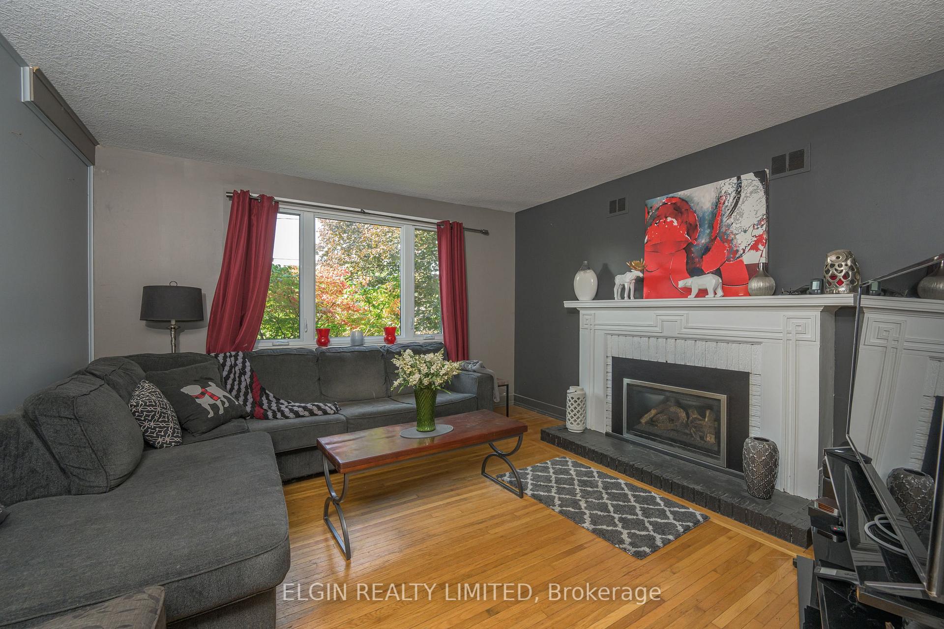Photo 2 of 27 Fairview Avenue, St. Thomas — HOMEH