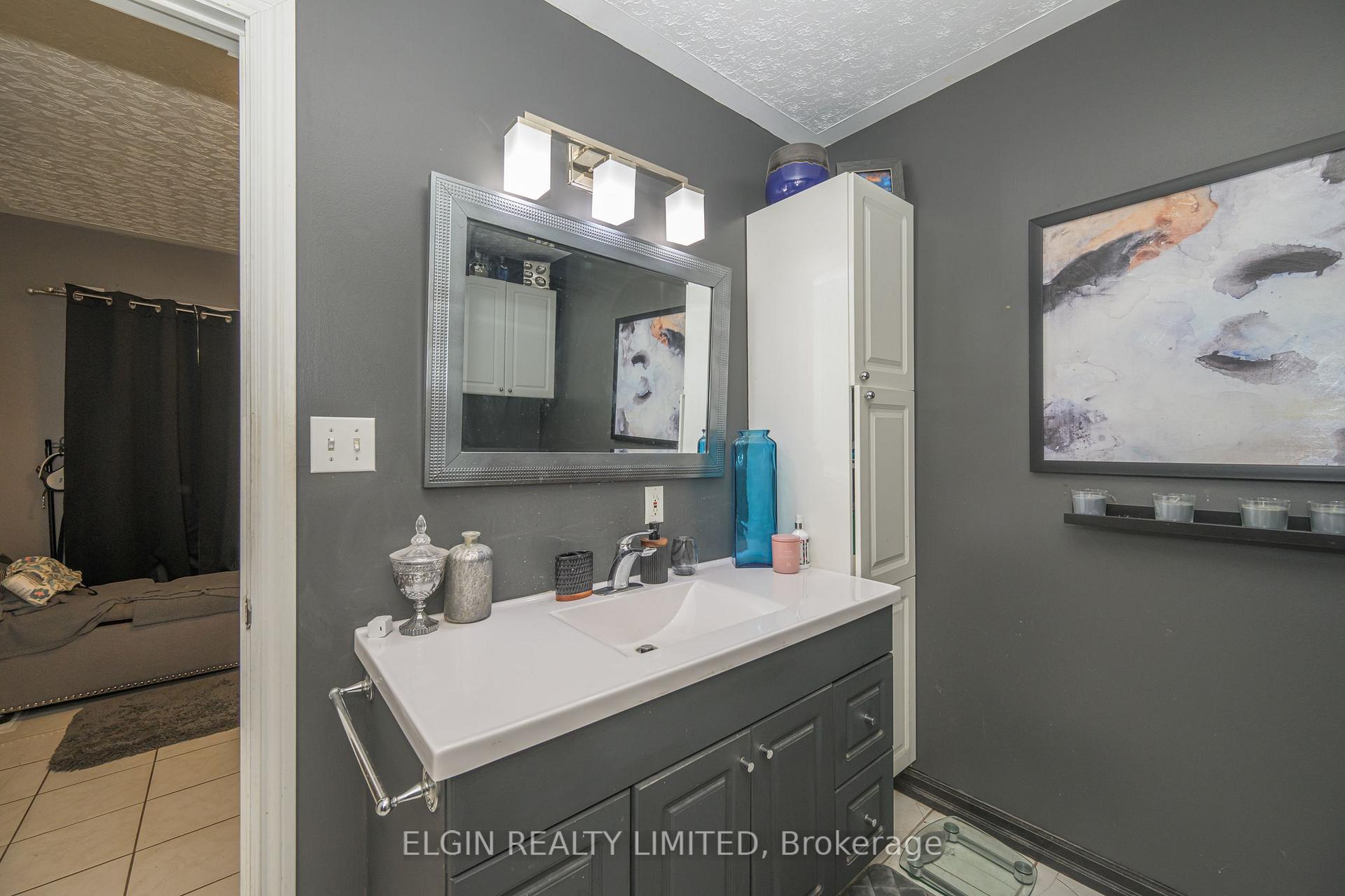 Photo 9 of 27 Fairview Avenue, St. Thomas — HOMEH