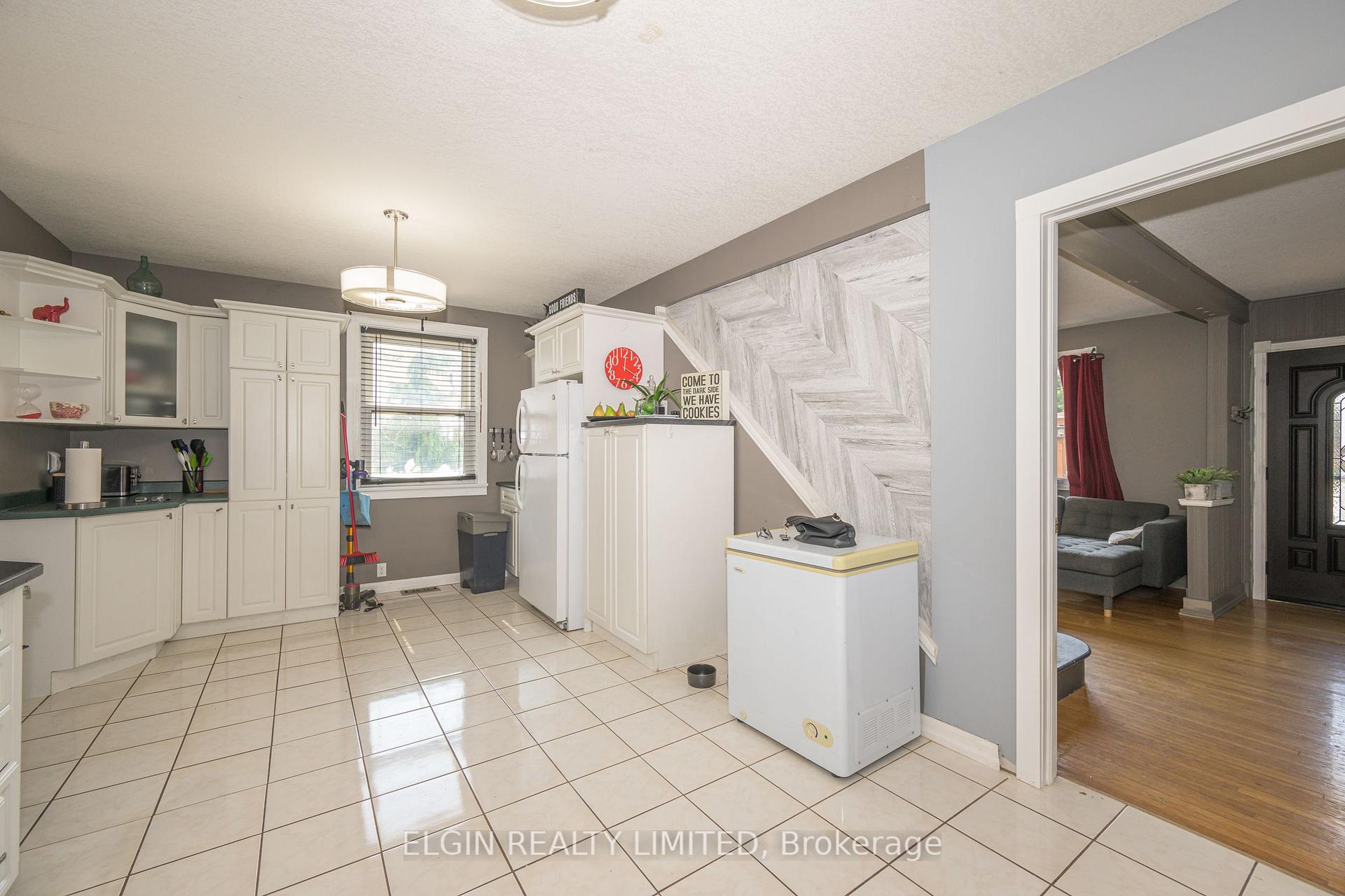 Photo 14 of 27 Fairview Avenue, St. Thomas — HOMEH