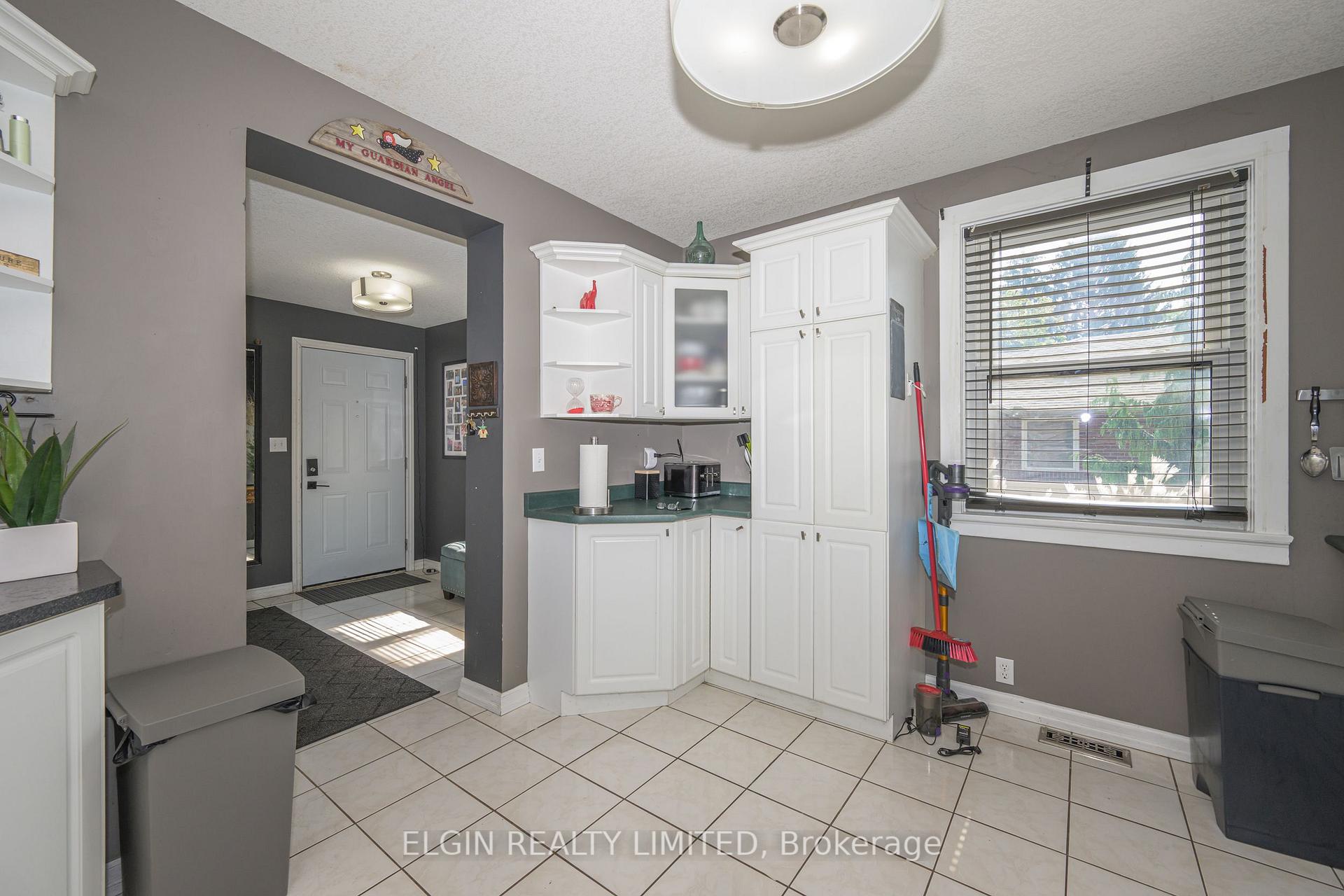 Photo 15 of 27 Fairview Avenue, St. Thomas — HOMEH