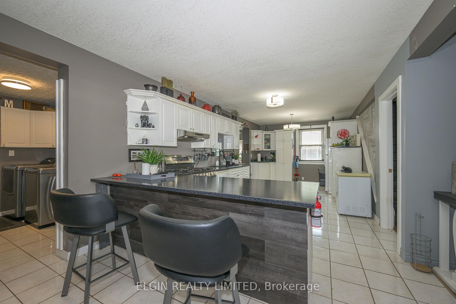 Photo 16 of 27 Fairview Avenue, St. Thomas — HOMEH