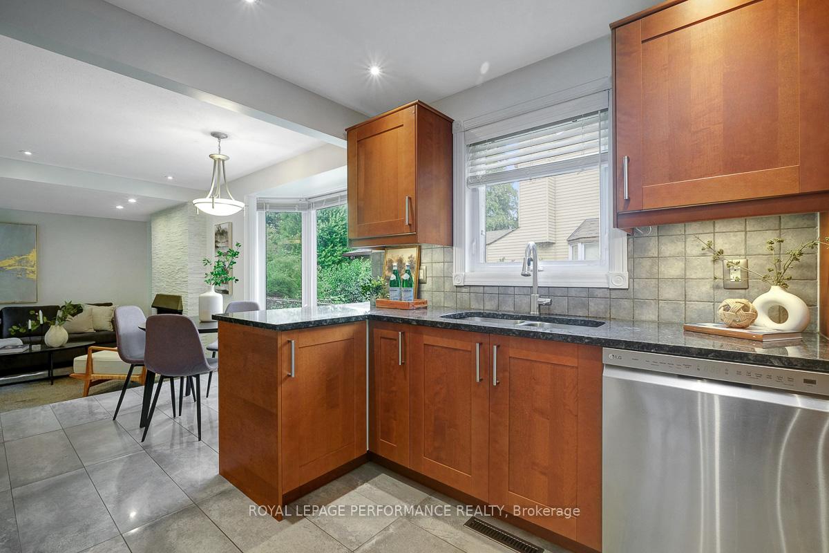 Photo 19 of 114 Four Seasons Drive, Ottawa, Borden Farm/Stewart Farm/Carleton Heights/Parkwood Hills — HOMEH
