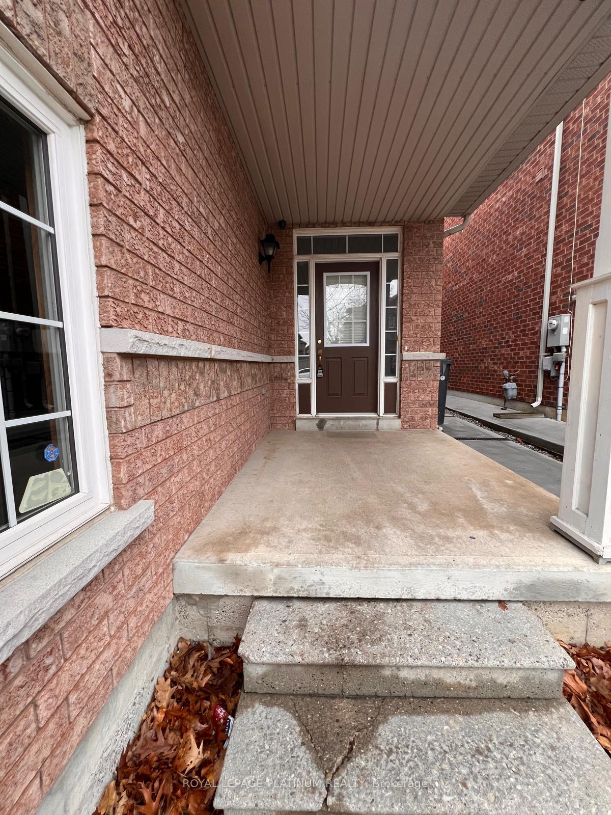 Photo 2 of 8 Rocky Point Crescent, Brampton, Madoc — HOMEH