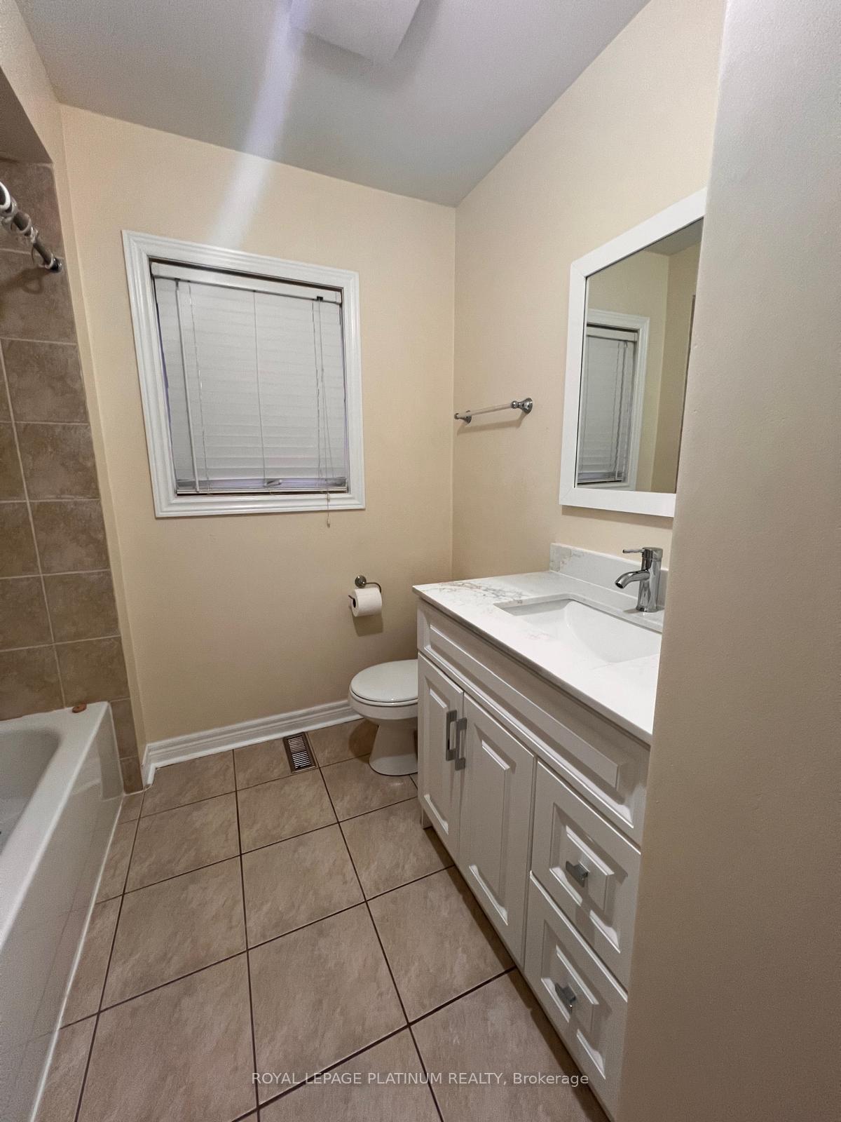 Photo 9 of 8 Rocky Point Crescent, Brampton, Madoc — HOMEH
