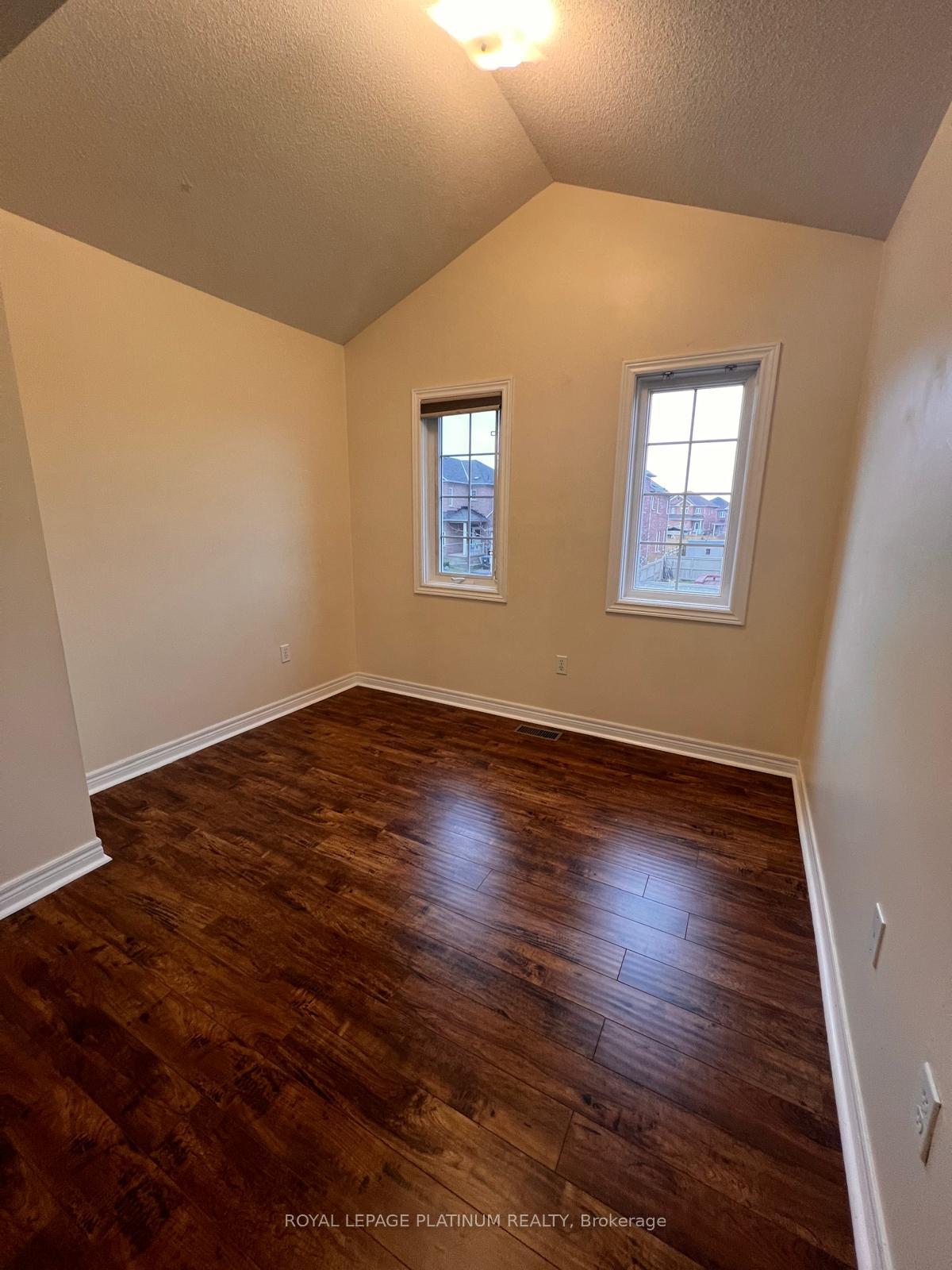 Photo 12 of 8 Rocky Point Crescent, Brampton, Madoc — HOMEH