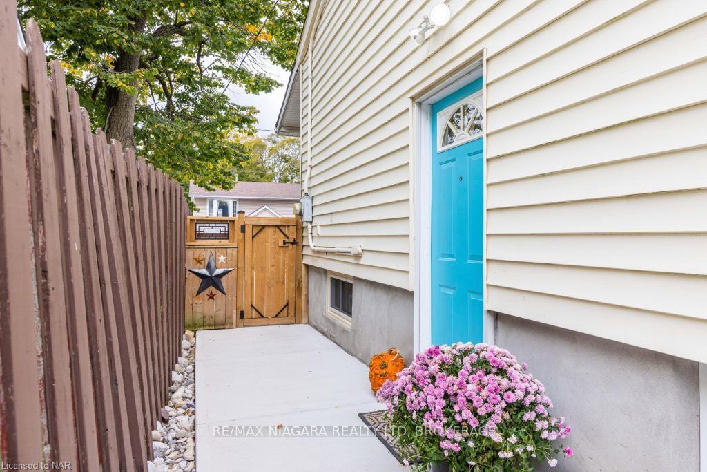 Photo 2 of 100 Arthur Street, St. Catharines, Port Weller — HOMEH