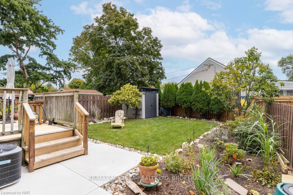 Photo 3 of 100 Arthur Street, St. Catharines, Port Weller — HOMEH