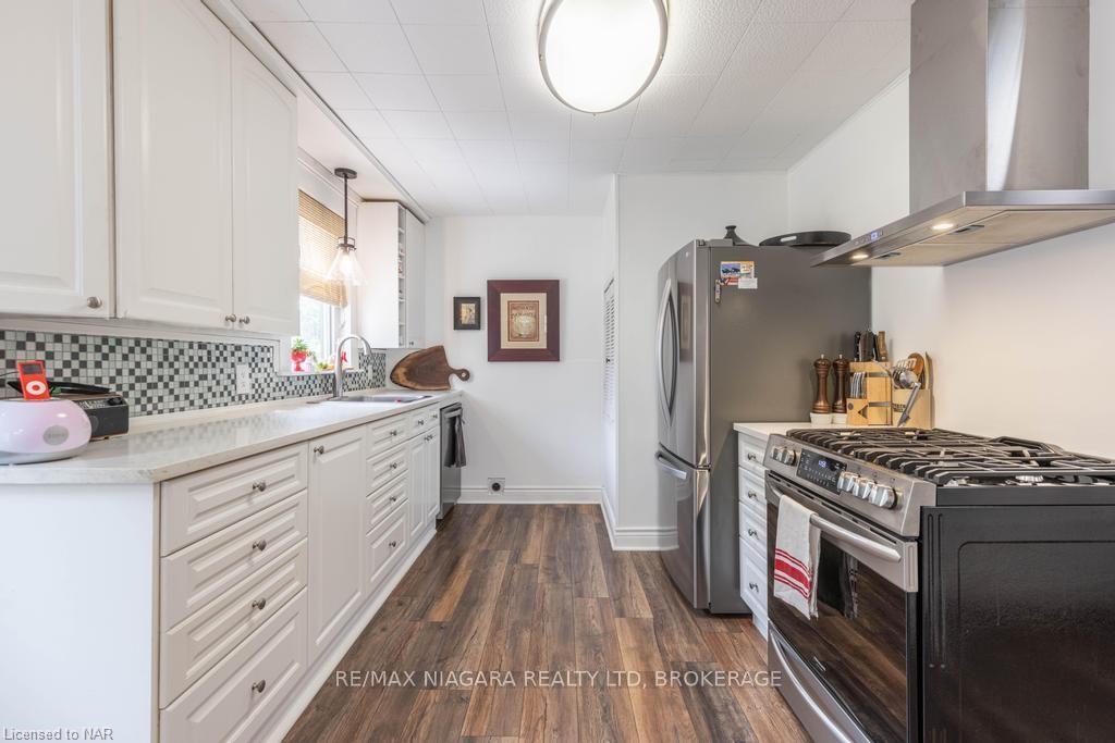 Photo 6 of 100 Arthur Street, St. Catharines, Port Weller — HOMEH
