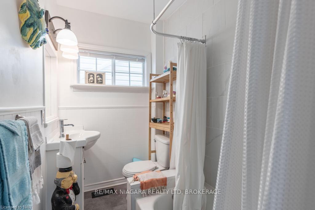 Photo 14 of 100 Arthur Street, St. Catharines, Port Weller — HOMEH