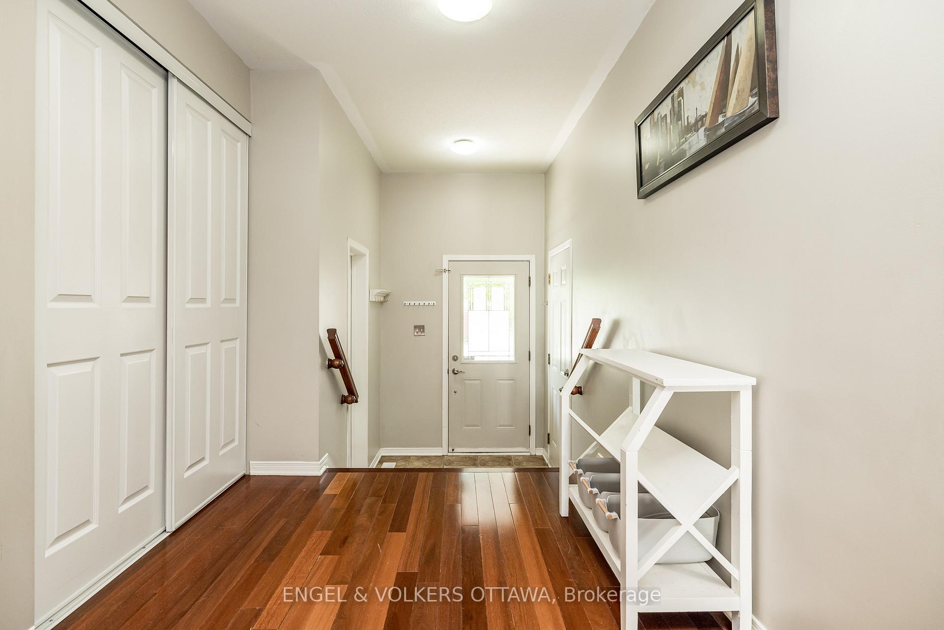 Photo 3 of 415 Citadel Crescent, Ottawa, Barrhaven - Strandherd — HOMEH