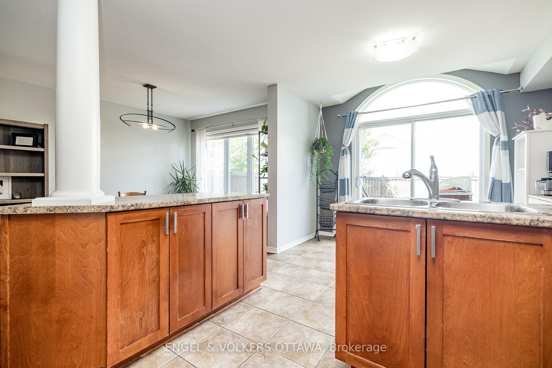Photo 12 of 415 Citadel Crescent, Ottawa, Barrhaven - Strandherd — HOMEH
