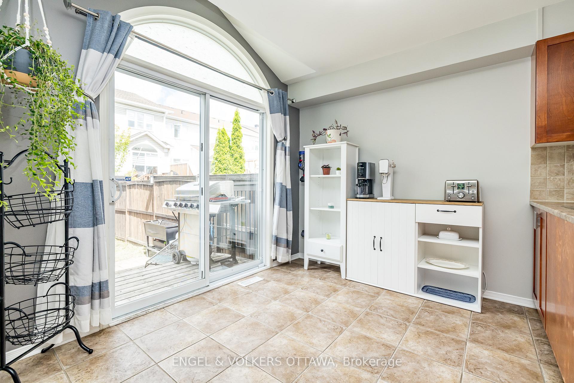 Photo 14 of 415 Citadel Crescent, Ottawa, Barrhaven - Strandherd — HOMEH