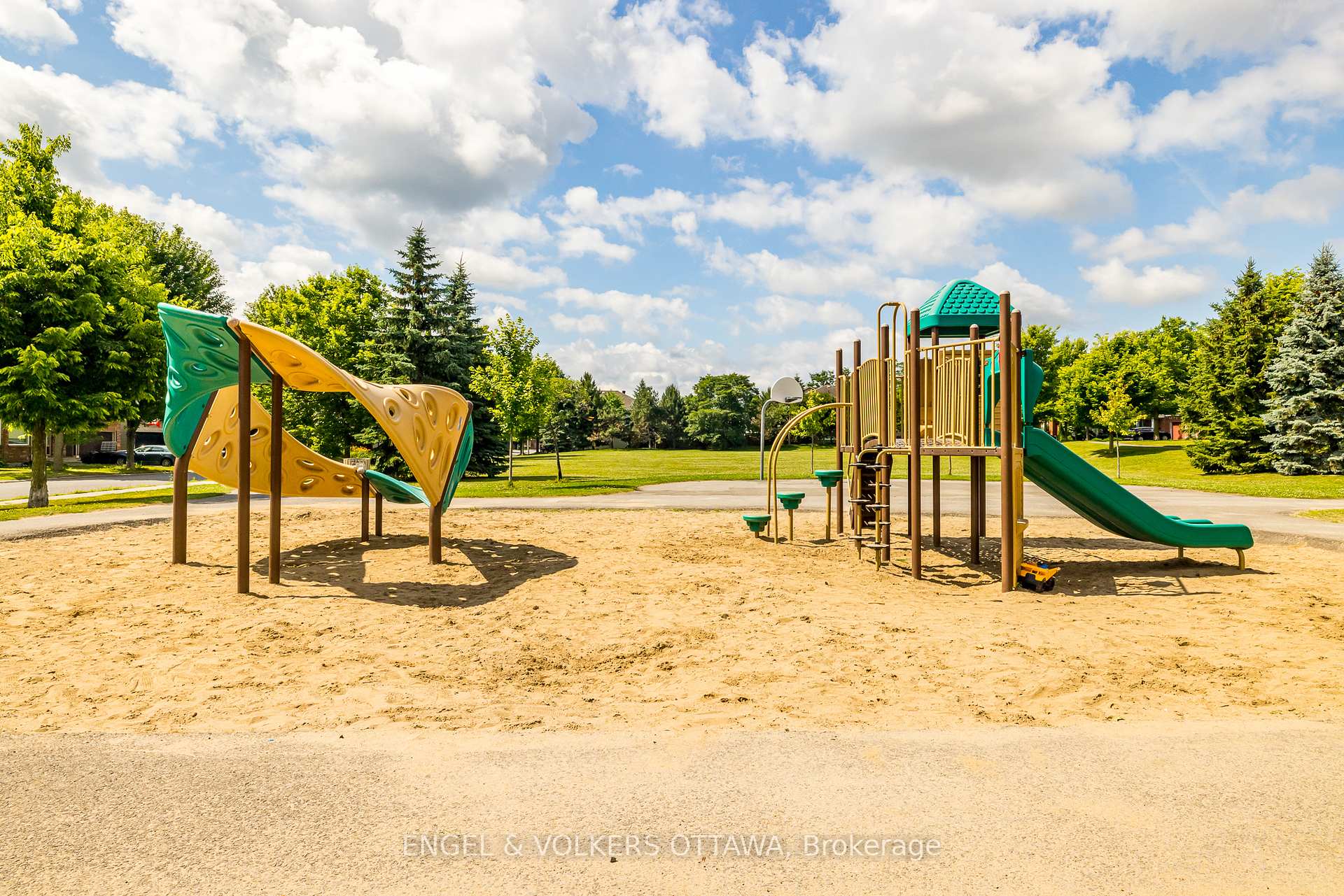 Photo 40 of 415 Citadel Crescent, Ottawa, Barrhaven - Strandherd — HOMEH