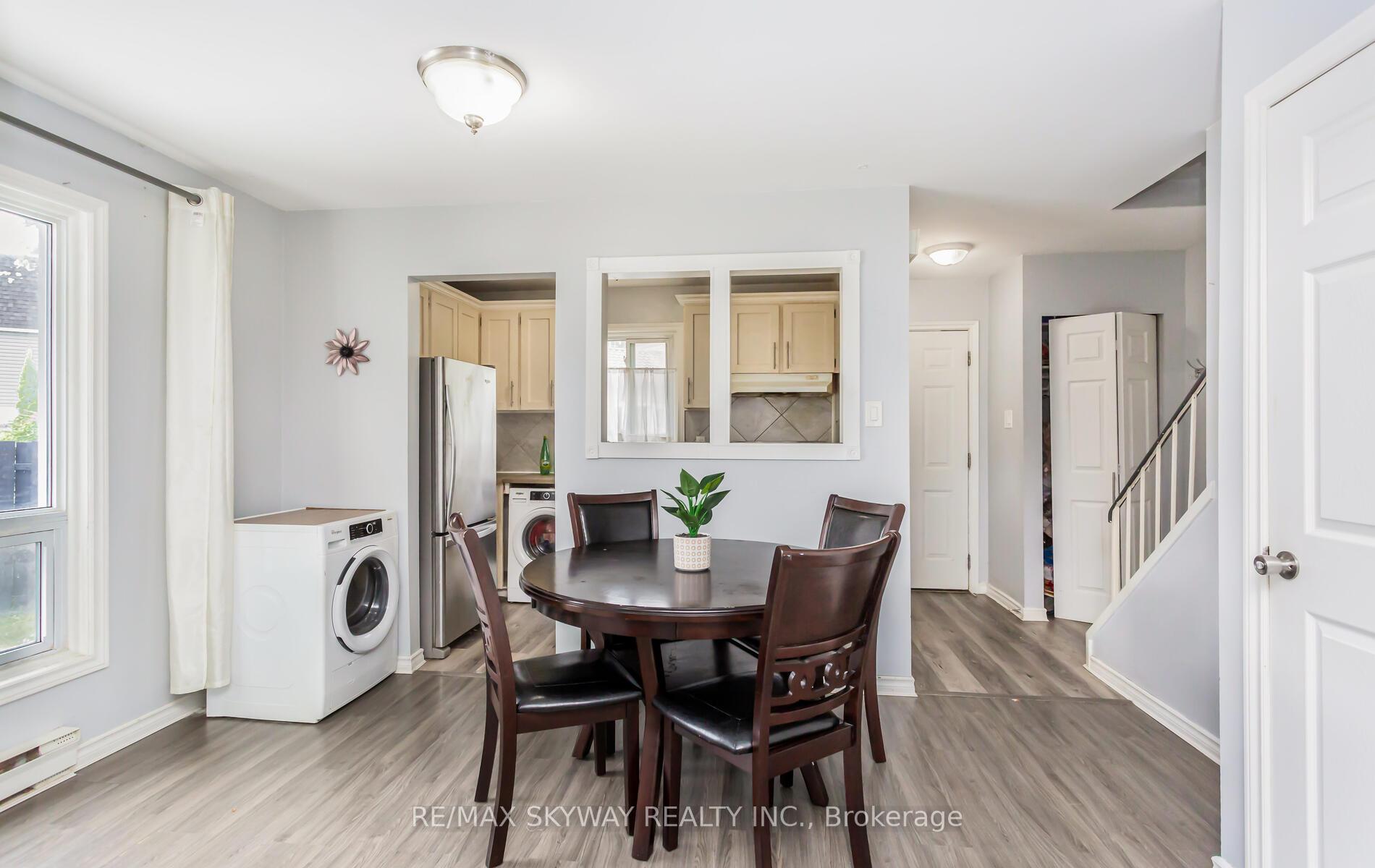 Photo 4 of 45 Hoskins Square, Brampton, Central Park — HOMEH