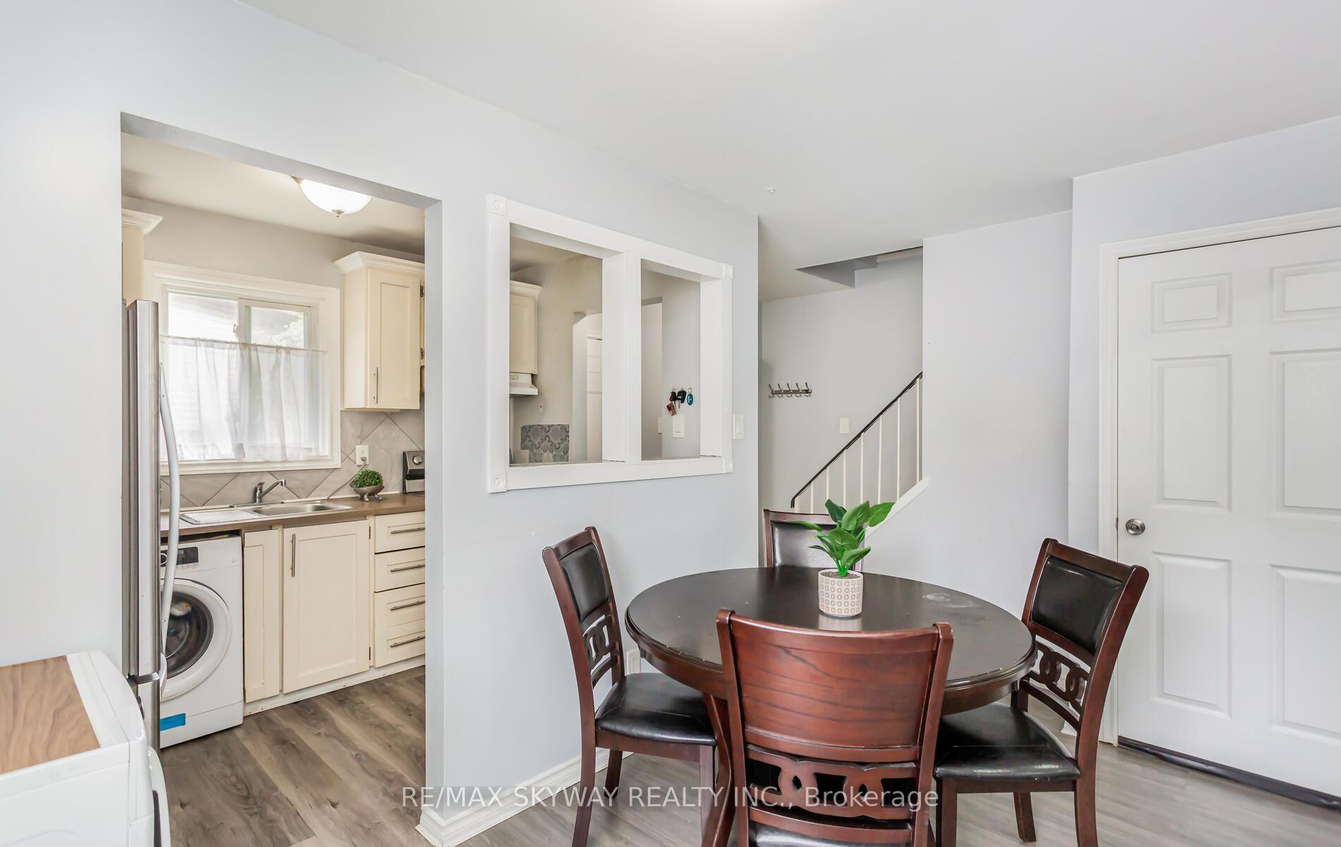 Photo 5 of 45 Hoskins Square, Brampton, Central Park — HOMEH