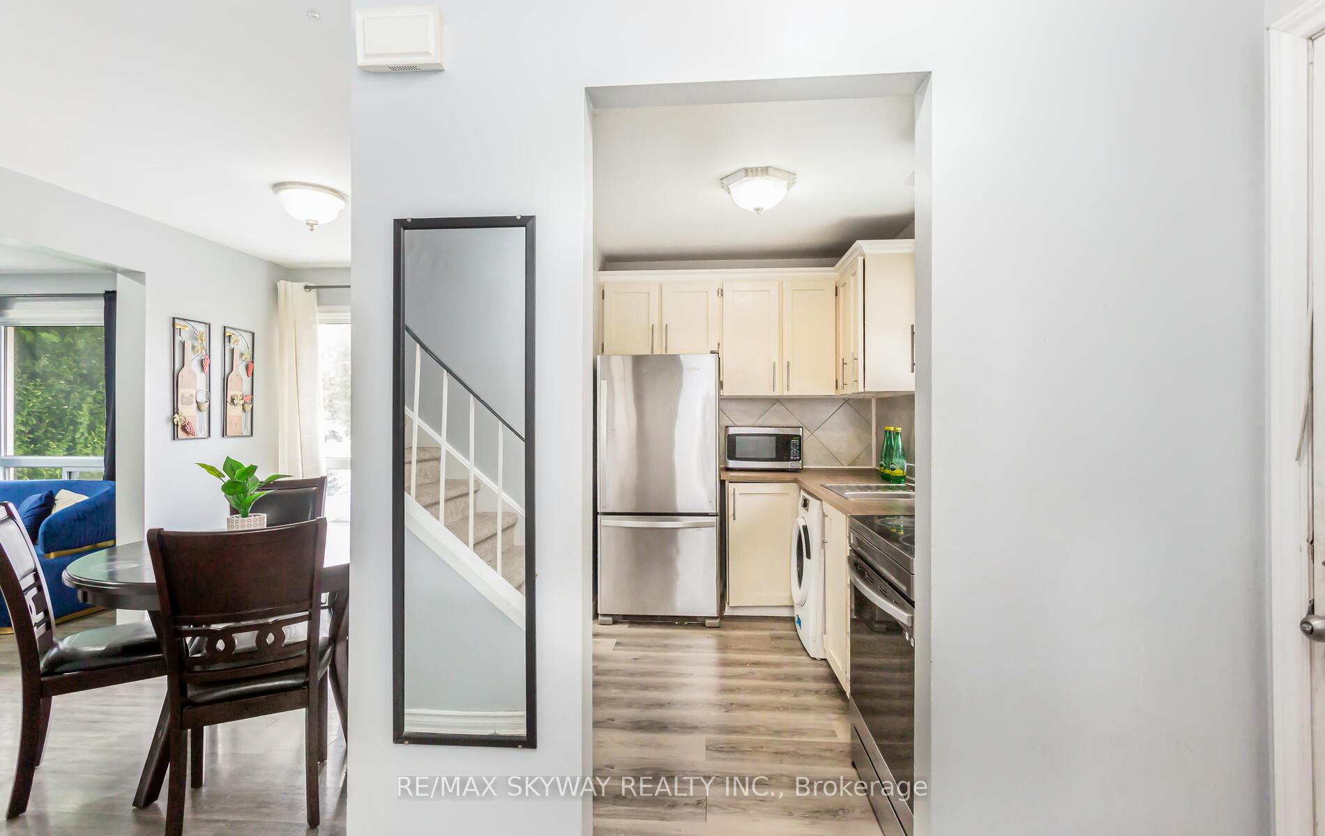Photo 6 of 45 Hoskins Square, Brampton, Central Park — HOMEH
