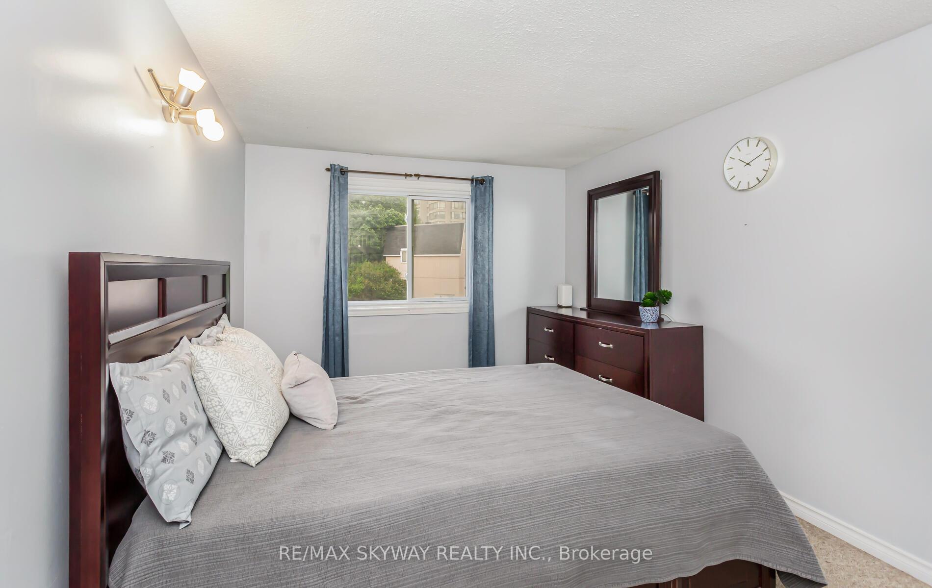 Photo 12 of 45 Hoskins Square, Brampton, Central Park — HOMEH