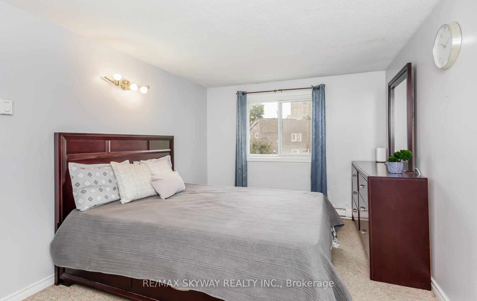 Photo 13 of 45 Hoskins Square, Brampton, Central Park — HOMEH