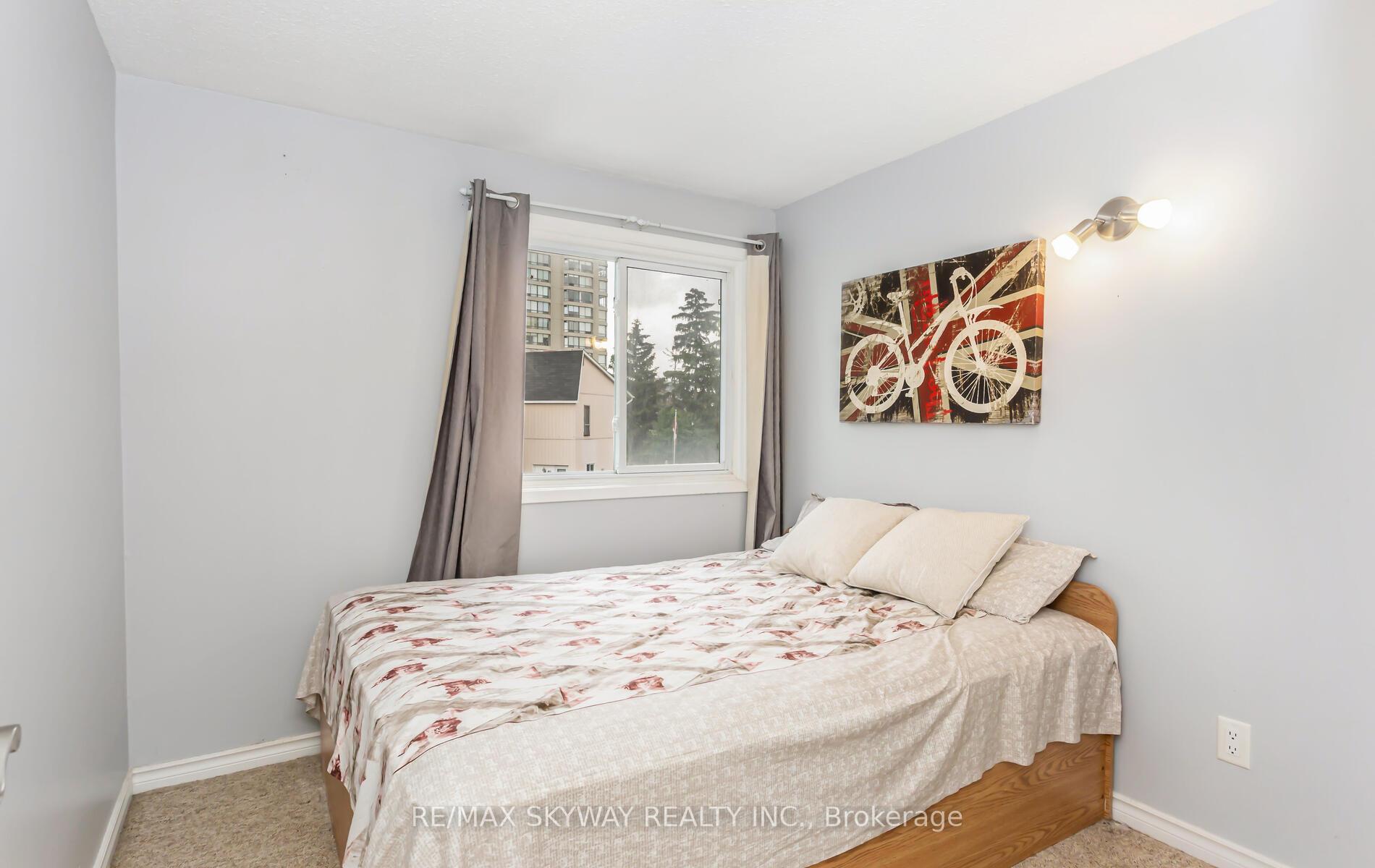 Photo 15 of 45 Hoskins Square, Brampton, Central Park — HOMEH