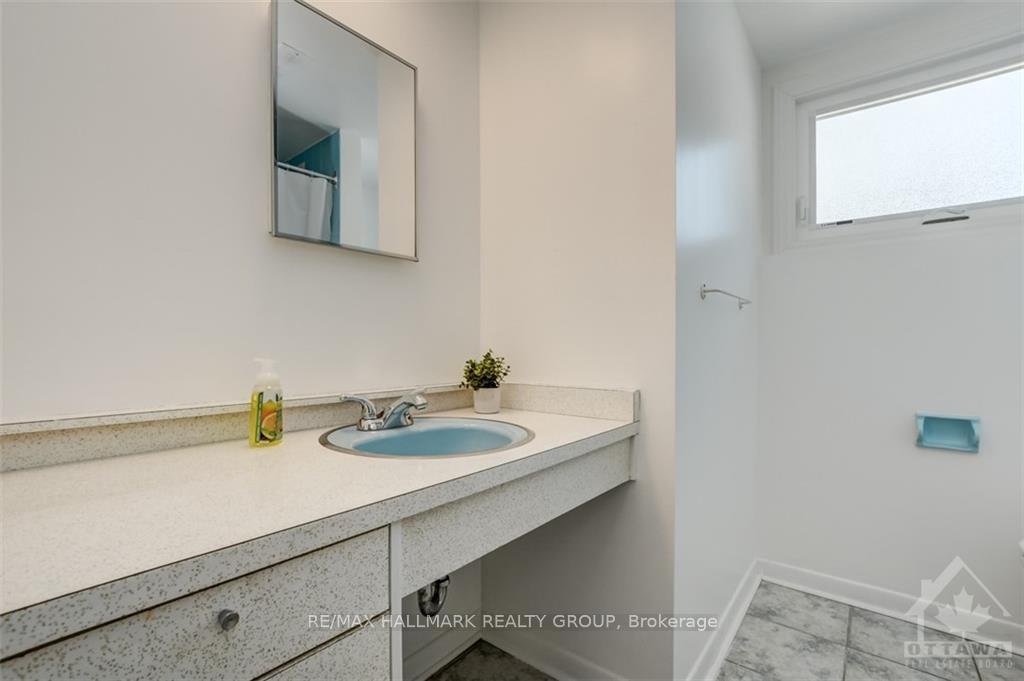 Photo 15 of 52 Cleadon Drive, Ottawa, Crystal Beach — HOMEH