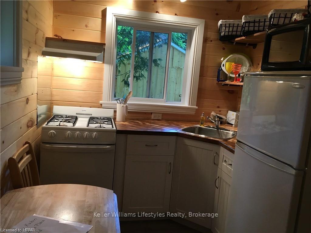 Photo 4 of 5 Victoria Place, Bluewater, Bayfield — HOMEH