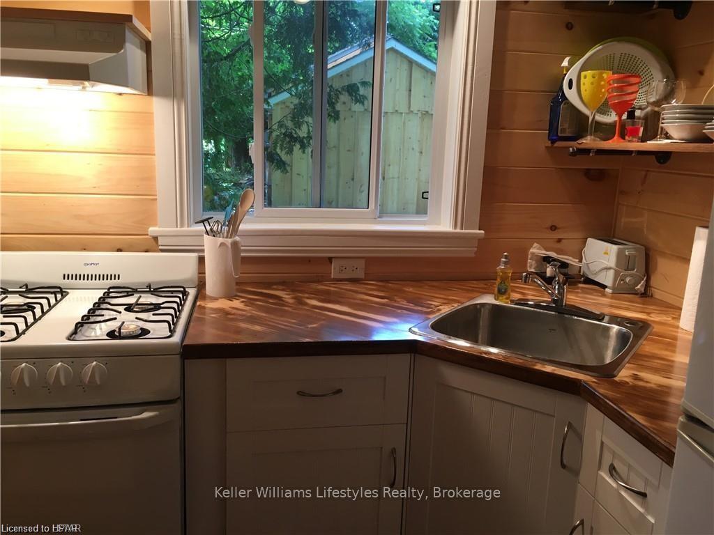 Photo 8 of 5 Victoria Place, Bluewater, Bayfield — HOMEH