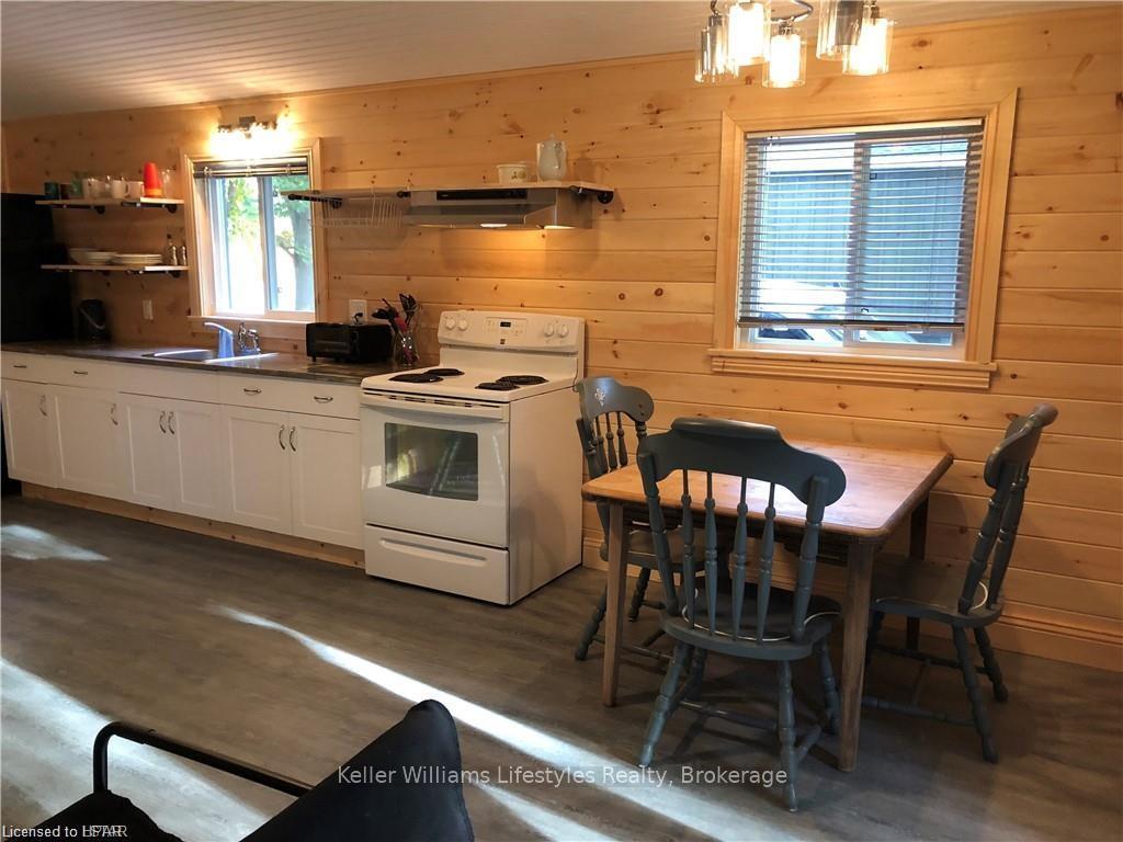 Photo 13 of 5 Victoria Place, Bluewater, Bayfield — HOMEH
