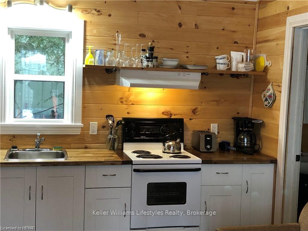 Photo 17 of 5 Victoria Place, Bluewater, Bayfield — HOMEH