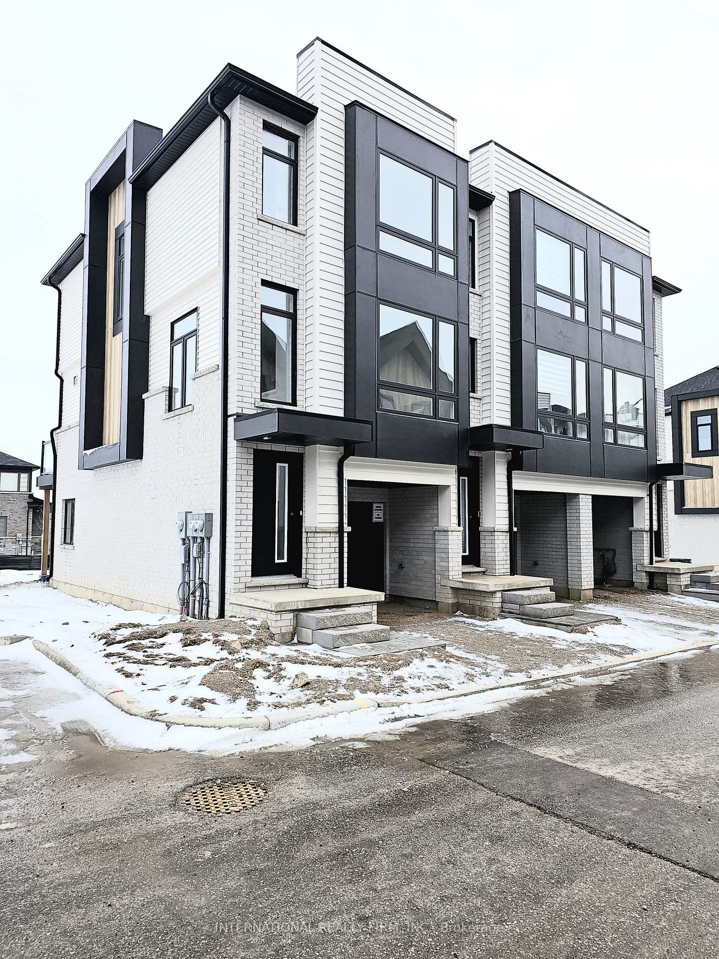 Photo 7 of Unit 101, 55 Tom Brown Drive, Brant, Paris — HOMEH