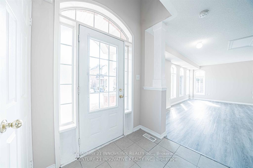 Photo 7 of 11 Barnham Street, Ajax, Central East — HOMEH