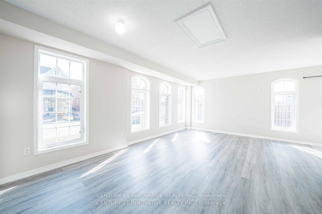 Photo 5 of 11 Barnham Street, Ajax, Central East — HOMEH