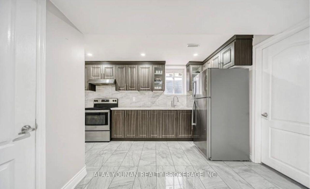 Photo 2 of 28 Lyndbrook Crescent, Brampton, Bram East — HOMEH