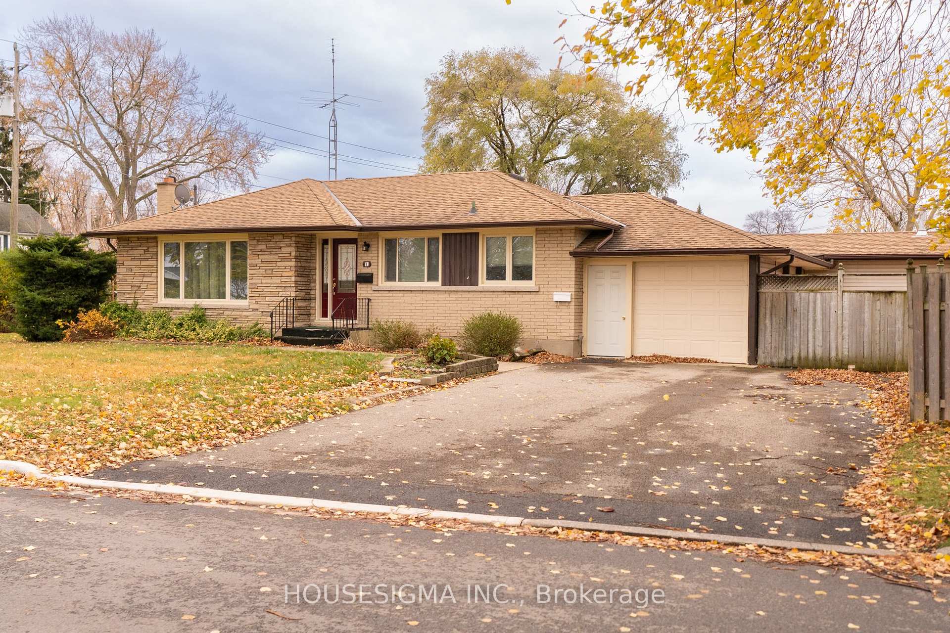Front of 1 Cherrylane Drive N