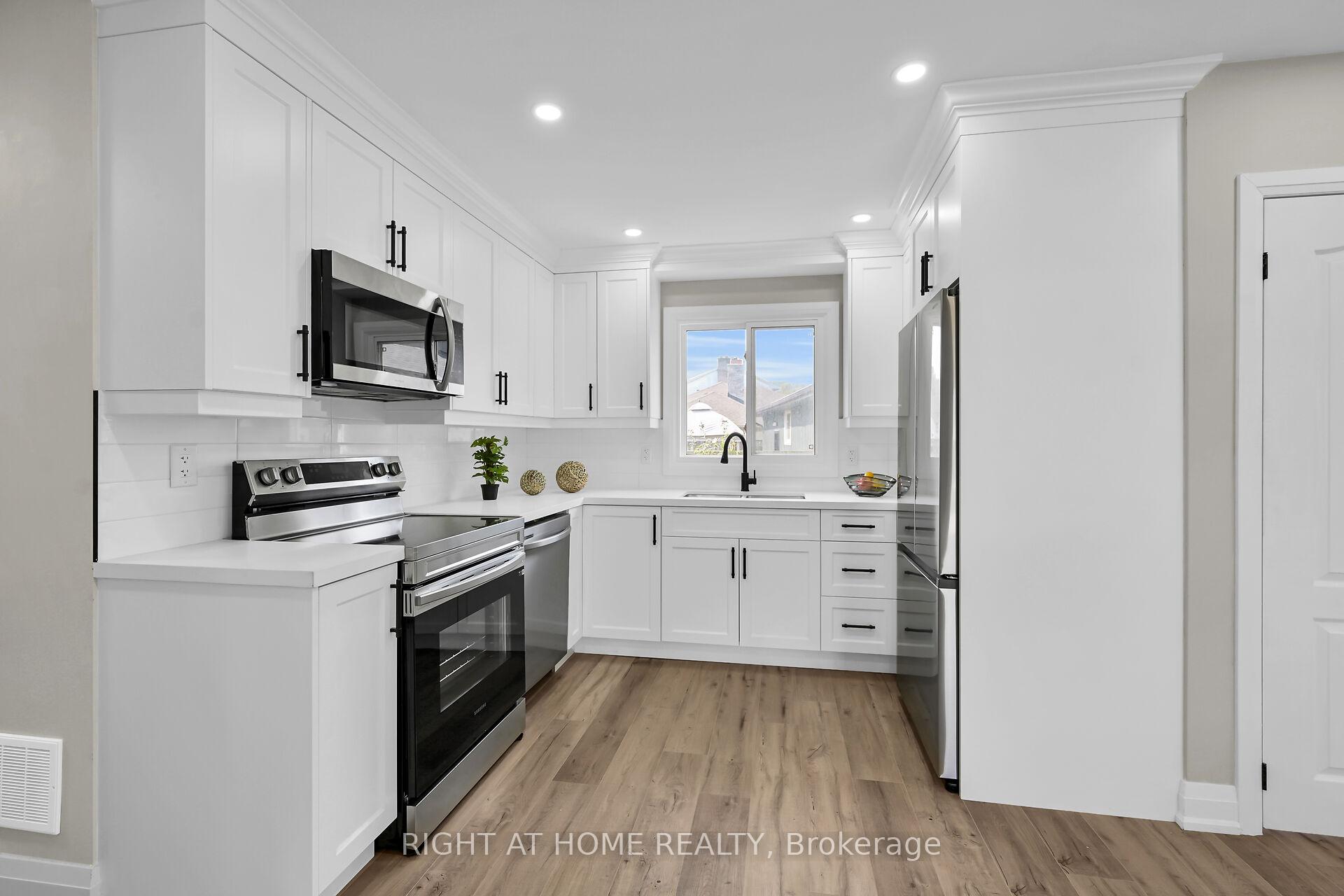 Photo 8 of 4 James Avenue, Hamilton, Stoney Creek — HOMEH