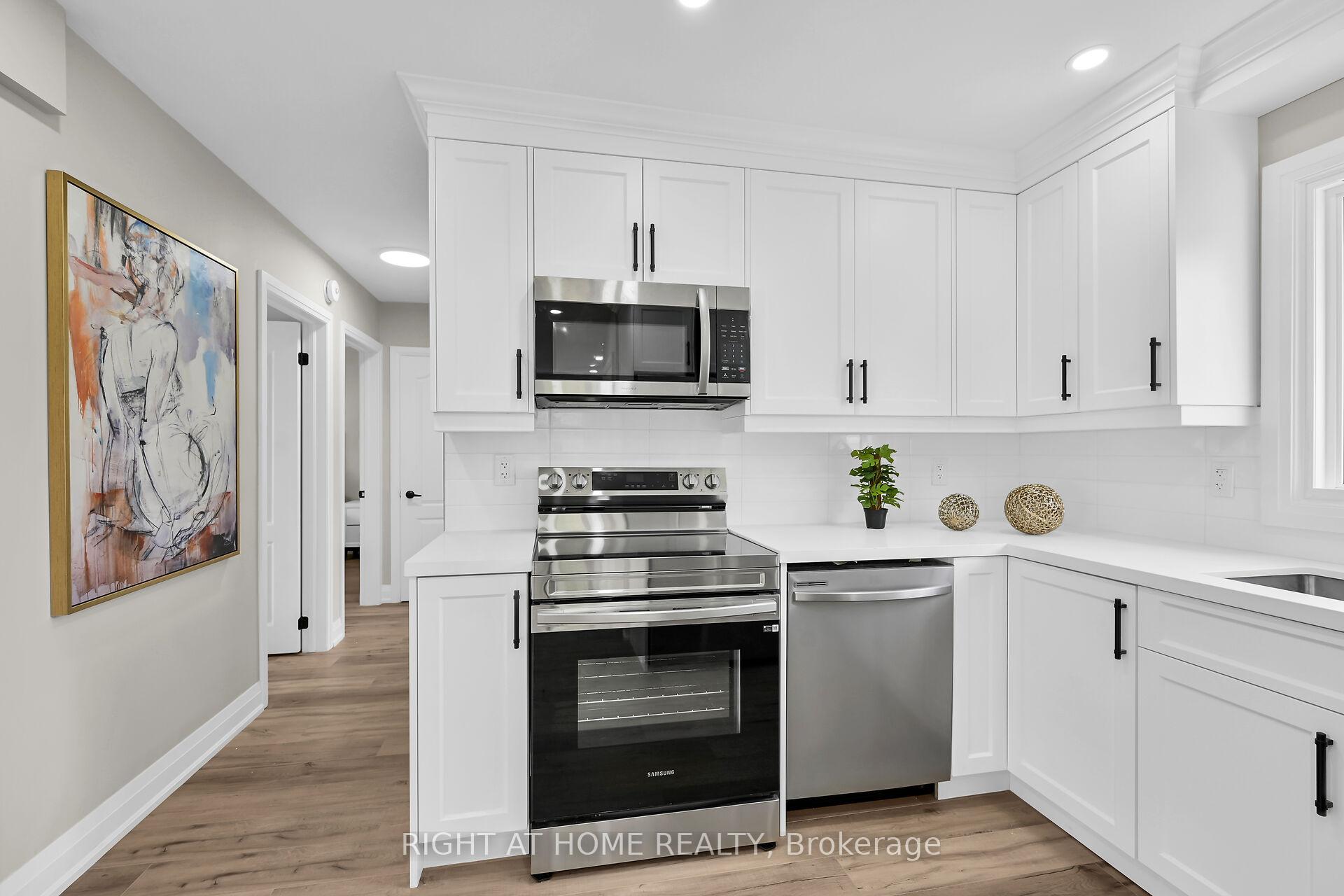 Photo 10 of 4 James Avenue, Hamilton, Stoney Creek — HOMEH