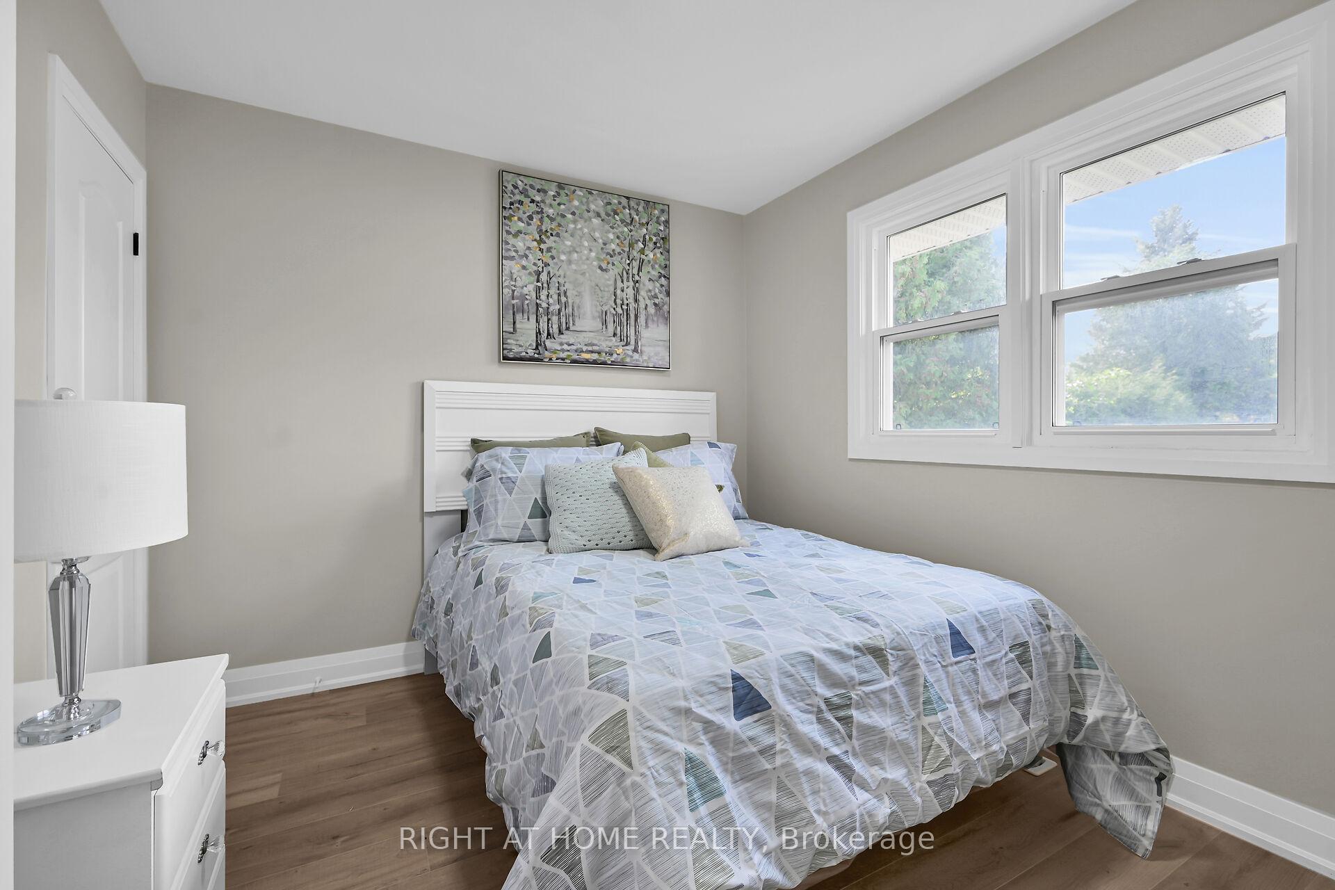Photo 13 of 4 James Avenue, Hamilton, Stoney Creek — HOMEH