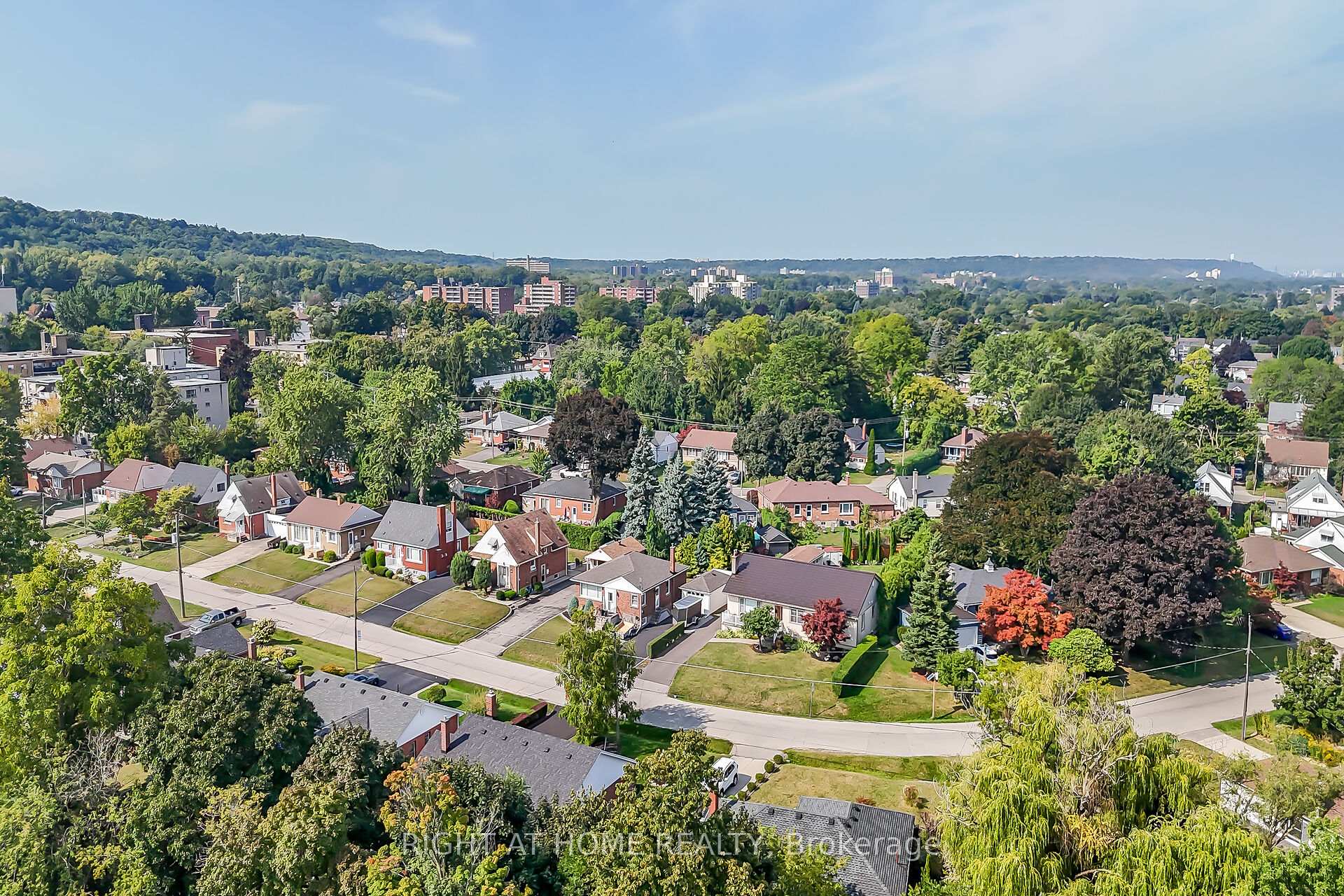Photo 23 of 4 James Avenue, Hamilton, Stoney Creek — HOMEH