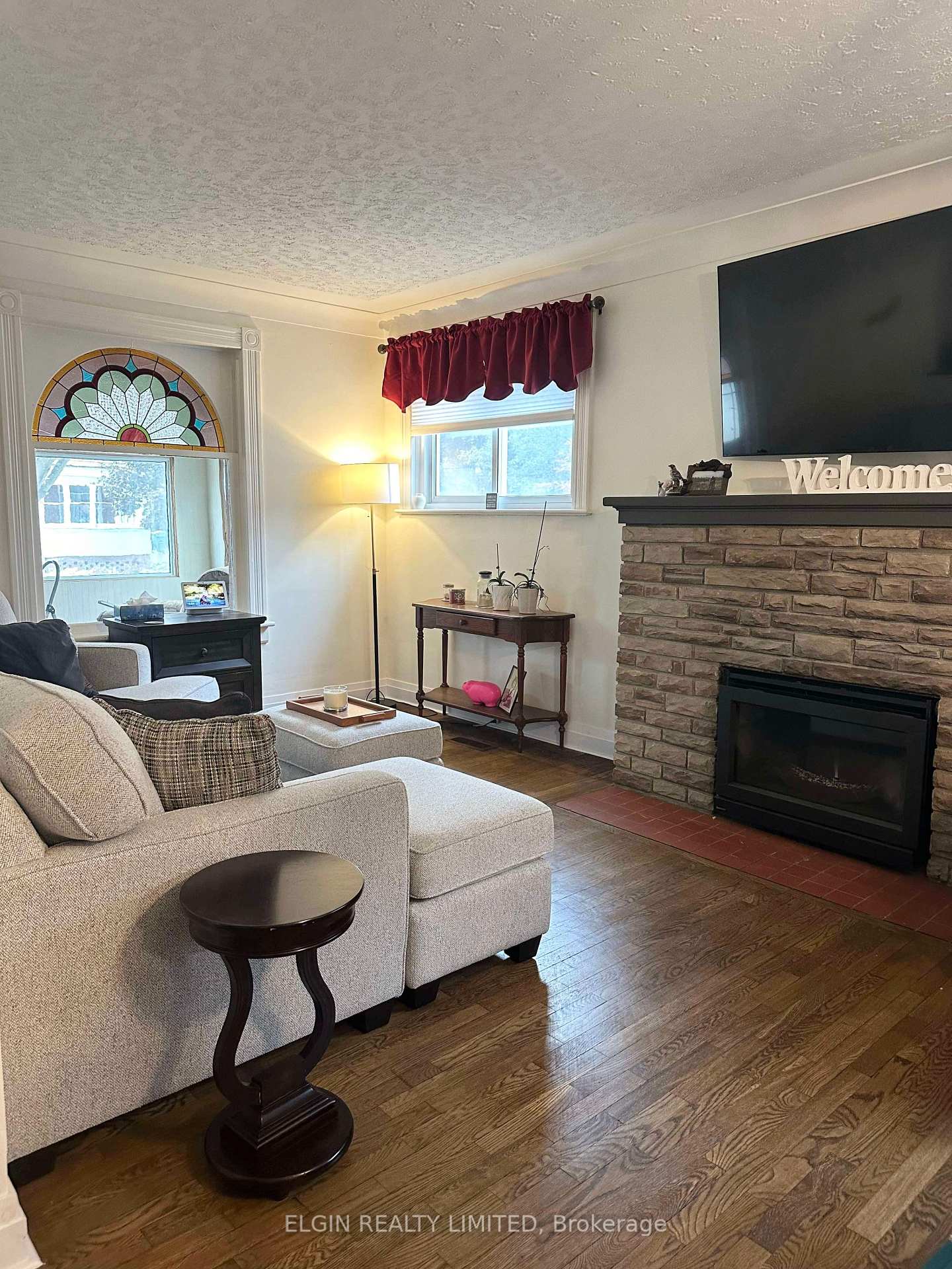 Photo 3 of 13 Maple Street, St. Thomas — HOMEH