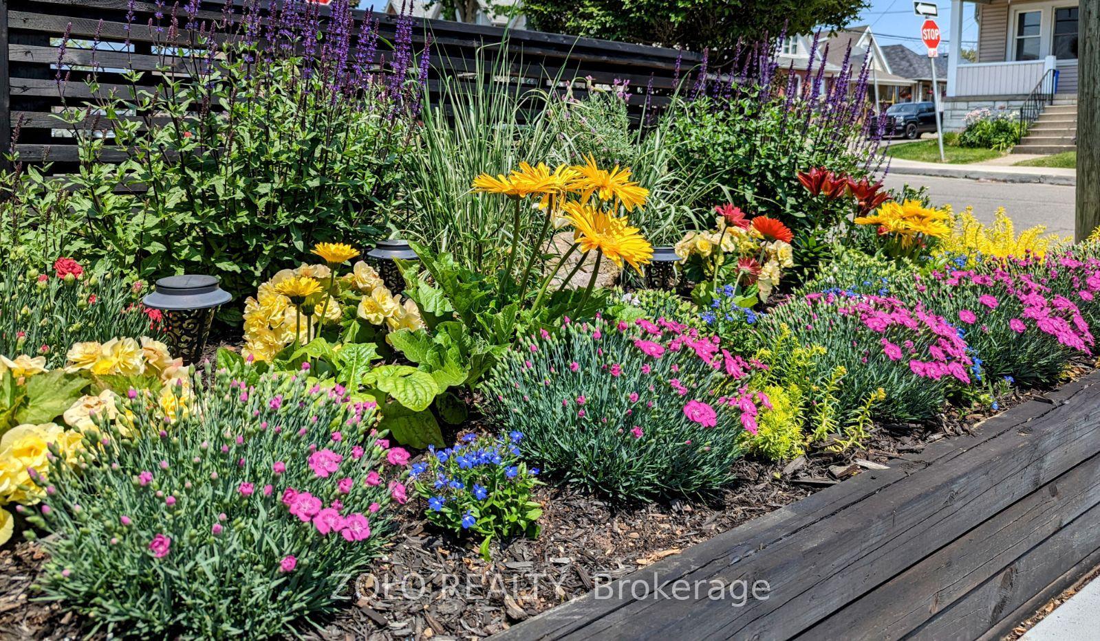 Photo 2 of 45 Robins Avenue, Hamilton, Crown Point — HOMEH