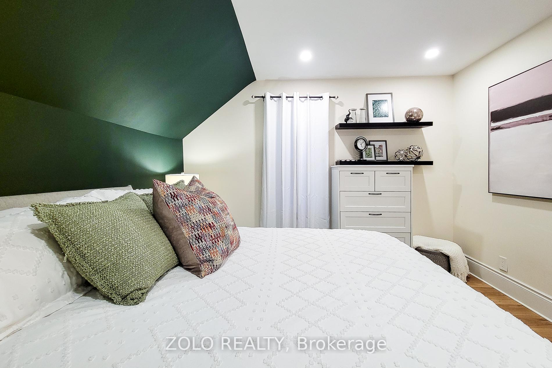 Photo 24 of 45 Robins Avenue, Hamilton, Crown Point — HOMEH
