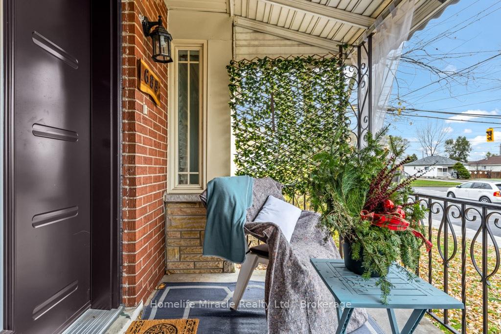 Photo 7 of 688 Ninth Avenue, Hamilton, Hampton Heights — HOMEH