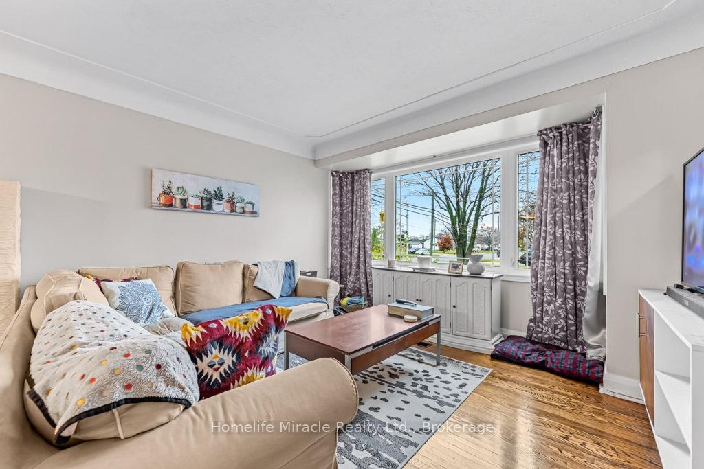 Photo 9 of 688 Ninth Avenue, Hamilton, Hampton Heights — HOMEH