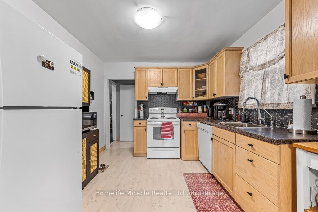 Photo 13 of 688 Ninth Avenue, Hamilton, Hampton Heights — HOMEH