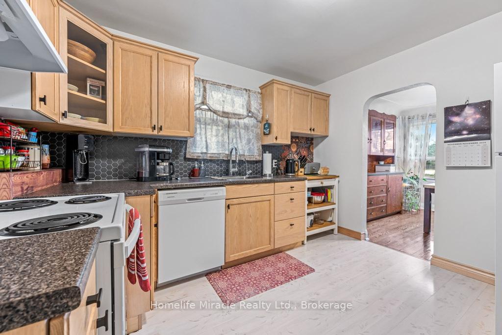 Photo 15 of 688 Ninth Avenue, Hamilton, Hampton Heights — HOMEH