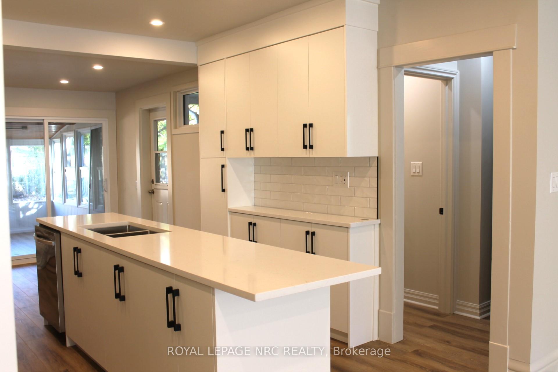 Photo 3 of 36 Montebello Place, St. Catharines, Downtown — HOMEH